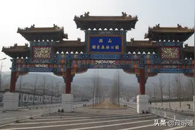 无名英雄纪念碑文为何写做无朕加之而不怒，而不是无故加之而不怒图片