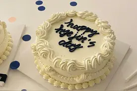 简约小清新风的生日蛋糕图片