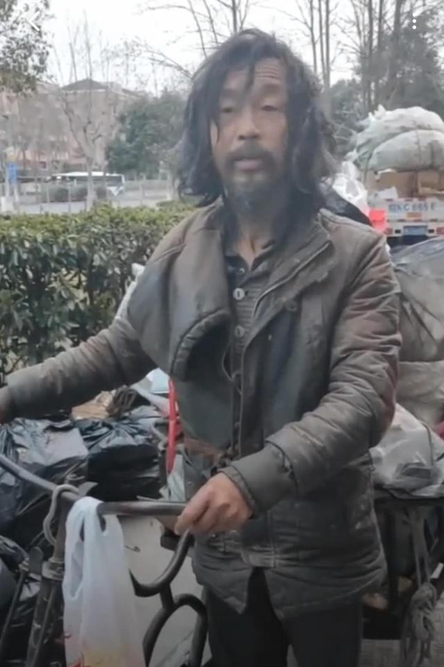 流浪大师沈先生人红事多,白岩松的评价代表殿堂名流的态度意见