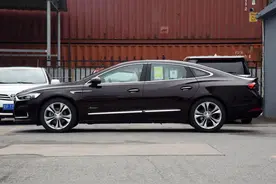 自驾游买这三款轿车就行，空间大还舒适，跑得越快越省油图片