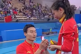 奥运选手肤白貌美不输女星，得奖牌后被男友求婚！场面浪漫又感人图片