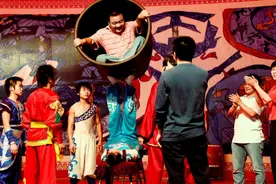 香港特首称为“鬼手”的高人，缩骨功能缩成“书本厚”，身世解迷图片