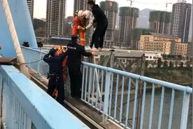 贵州一女子因感情纠纷欲跳河，消防员苦劝90分钟终救下视频封面