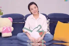 41岁体操皇后刘璇官宣二胎，打扮利落清纯，双手抚肚母爱满满图片