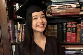 陈冲21岁大女儿近照曝光，皮肤白皙笑容自信甜美图片
