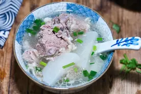 清洗羊肉，不要只用清水，学会正确方法，羊肉干净，炖汤无膻味图片