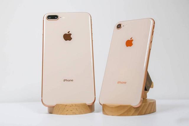 我第一次接触苹果产品是从4s开始,那时候后面镜面的设计深深吸引了