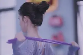 头小、脸小、身子长！这3位女明星的身材，别的明星也会羡慕吧图片