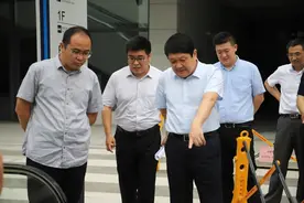 管恩犁到临沂北站站前广场现场办公图片