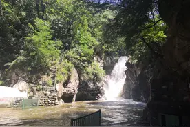 石门一道终日雷——高冠瀑布雨后游图片