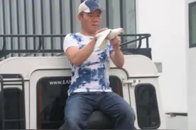 又一位传奇歌手离婚！整整隐瞒了11年才承认，花甲之年仍重返校园图片