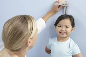 警惕“五短身材”，孩子身上有以下特征，将来可能很难长高图片