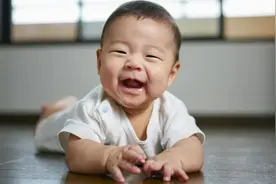 半岁到一岁的宝宝的特征大全，一些注意细节记得收藏图片