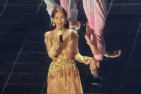 杨颖李沁张天爱比美！上央视舞台太拼，仅化妆师每人就带了三四个图片