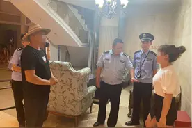 女子正在游泳馆更衣室冲澡，突然闯进一名男子！当事人：“事出有因，而且我是农村来的，不识字”图片