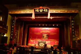 他曾是郭德纲“御用三弦配音”，却不料因一本书被逐出德云社图片