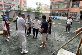 小区里违建拆了、损坏的井箅子更换了…… 团结里社区为居民排忧解难图片