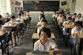 中学毕业20年，为什么我们班里的最后一排都发达了？图片