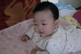 若宝宝在这个月龄就能“开口叫人”，恭喜了，说明娃大脑发育不错图片