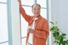 63岁农村大爷：我条件好，乡下女人看不上，我只找城里有房的老伴图片