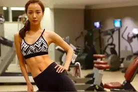 王珞丹的“玻璃裙”火了，迈开腿的那刻，不怕碎成渣渣吗？图片