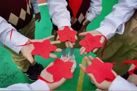 少先队建队日，红领巾系胸前，世纪娃心向党图片