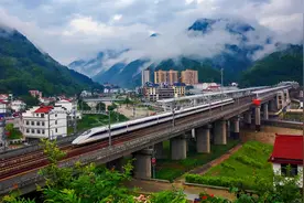 陕西一个县城，总共只有九辆出租车，年均收入7000万却支出8亿图片