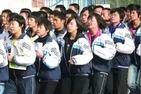 谈抗击新冠肺炎疫情期间学校是否应该学习衡水中学的贴紧跑操图片