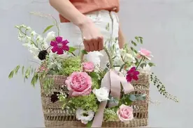 中年阿姨被小鲜肉迷惑，不顾一切与他结婚，老妻少夫会幸福吗？图片