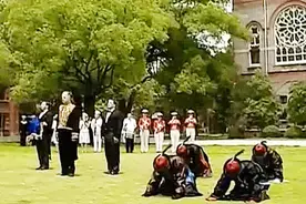 清朝五大臣访美，洋人喜欢站，我们喜欢跪，奇景呀！视频封面