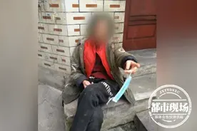 7旬老人赌气离家32年，靠捡废品为生，再回家时已物是人非图片