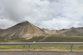 骑行川藏线D13：有些路走着走着 就只剩一个人了图片