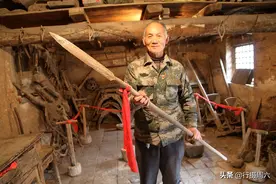 7旬老人坚守300年四合窑院不离开，家藏宝贝2000件图片