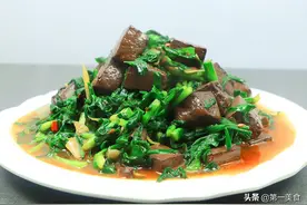 韭菜烧鸭血，先下韭菜还是先下鸭血，厨师长告诉你技巧，细嫩爽口图片