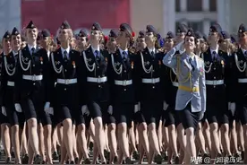 本以为俄罗斯女兵很美了，当看见印度女兵时：这才叫楚楚动人图片