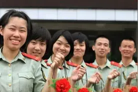在校女大学生当兵，在部队有3条发展途径，建议了解图片