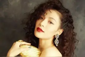钟楚曦好像拥有哆啦A梦的口袋！头饰分享停不下来图片