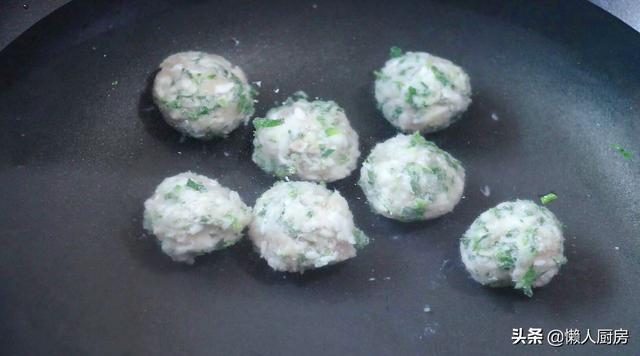 天冷爱吃这道菜，教你马蹄猪肉丸子的做法，猪肉肥瘦选择有小窍门