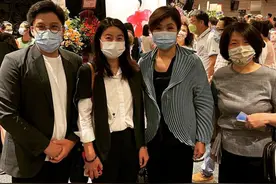 霍启刚又带郭晶晶出去玩，频率多达一个月5次，两人甜蜜似新婚图片