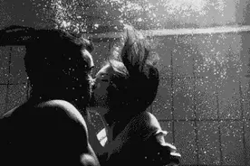 圣托里尼海边的萨克斯，温暖而浪漫的声音，好听到爆图片