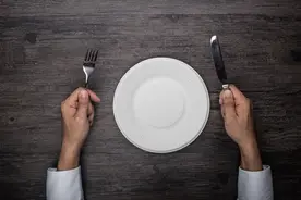 坚持不吃晚饭的人，最后都怎样了？除了变瘦，还有3个后果在等着图片