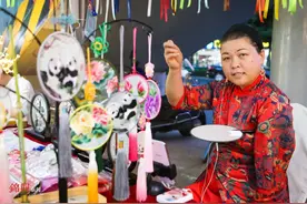 成都独臂秀娘，单手绣出美丽人生！图片