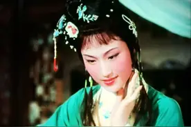 王文娟94岁风韵犹存，穿搭优雅又素净，骨子里就透出黛玉的温柔劲图片