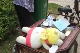 小区捡废品的老奶奶，实现了财务自由图片
