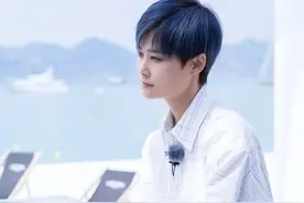 李宇春看了想打人的照片，只怪自己当时太年轻，悔不当初啊图片