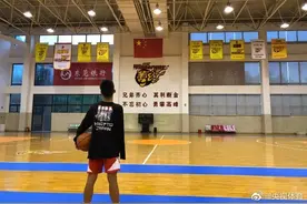 库里寻找的独臂少年，当运动员了图片