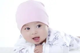 宝爸姓王，妻子姓钱，奶奶给六胞胎孙子起名，家人笑得肚子疼图片