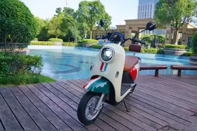 电动车紧急制动，先捏前刹还是后刹？怎么刹车安全有效？图片