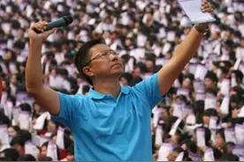 疯狂30年却皈依佛门，从新疆走出来的李阳，沦落至此该怪谁？图片