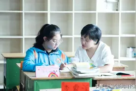 襄垣县最美教师韩思：三尺讲台上的最美背影图片